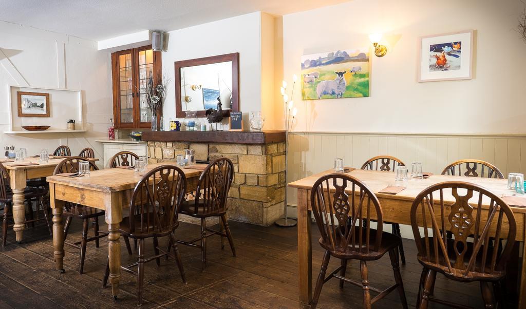 The Chetnole Inn Bagian luar foto
