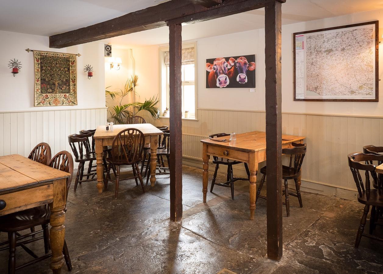 The Chetnole Inn Bagian luar foto