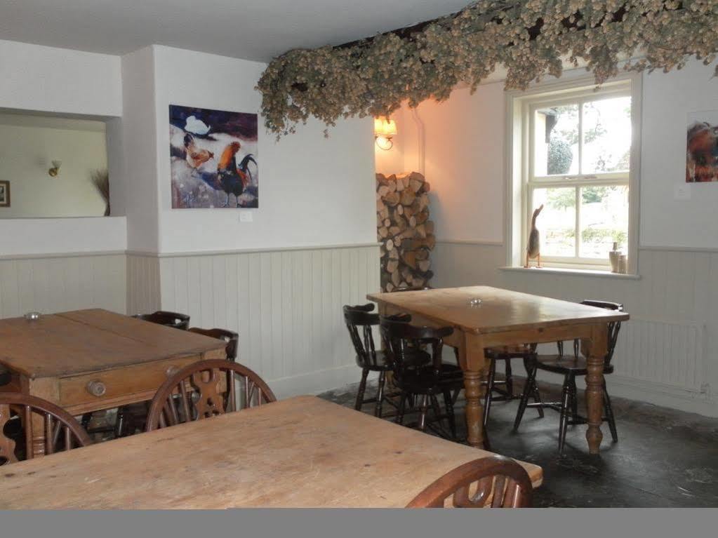 The Chetnole Inn Bagian luar foto