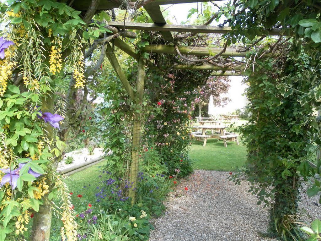 The Chetnole Inn Bagian luar foto