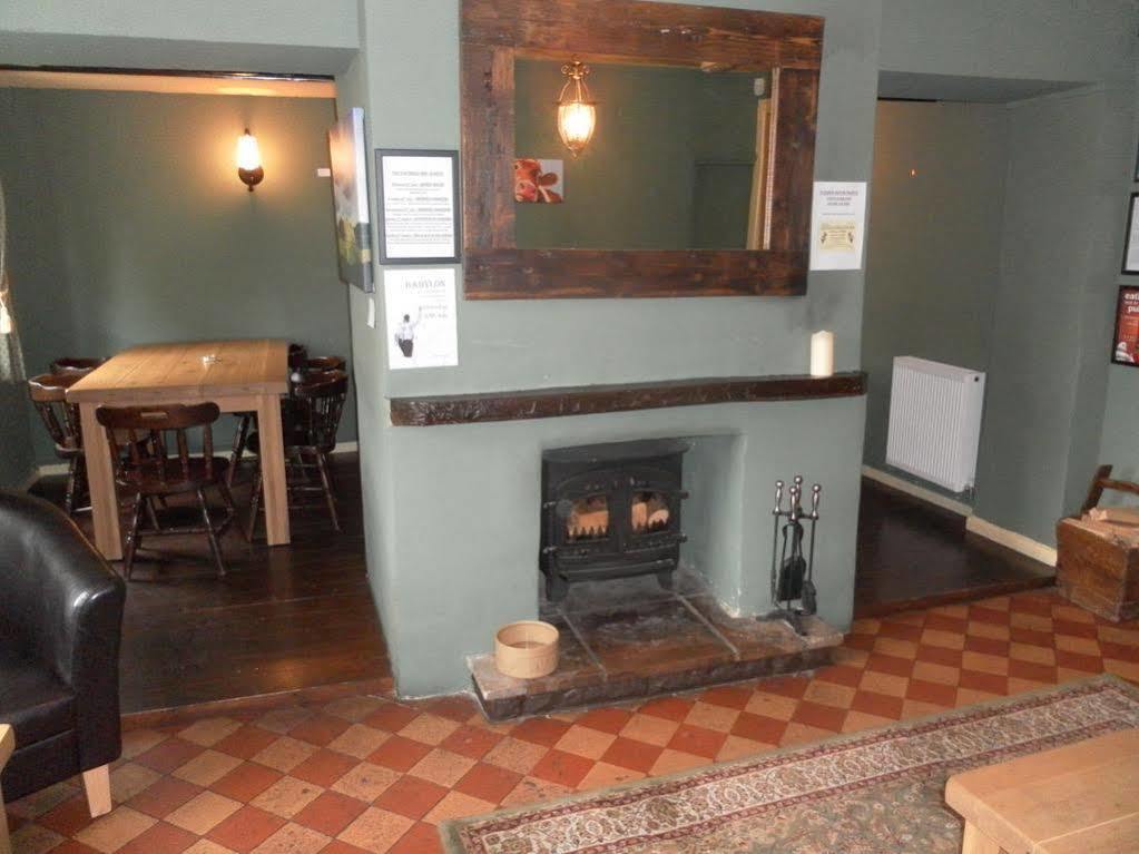 The Chetnole Inn Bagian luar foto
