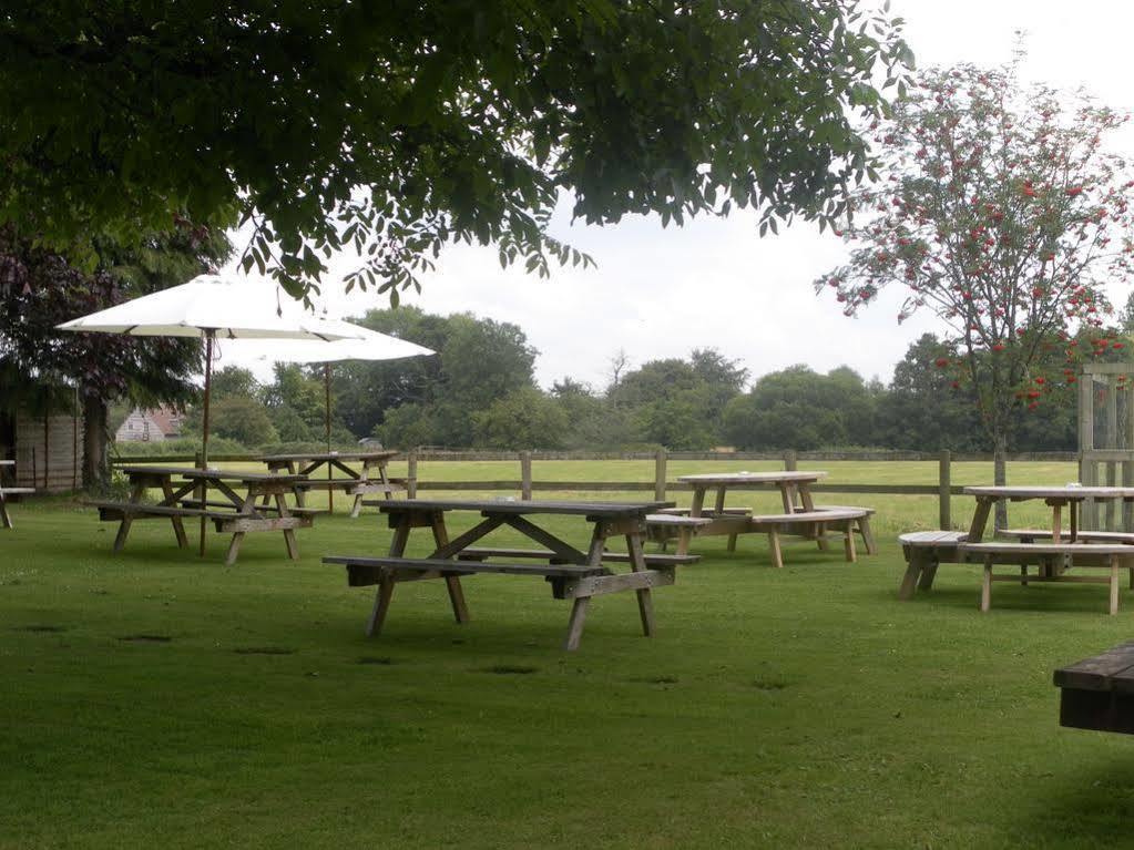 The Chetnole Inn Bagian luar foto